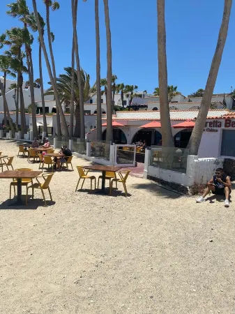 Sleeps 4 Fully Equipped, Clean & Airy, Child Friendly House Overlooking Pool.