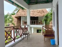 Miwa Budget Apartments 5mins less walk to beach(single budget rooms)