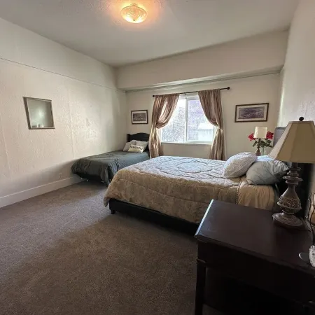 Charming 2-bedroom house in welcoming Klamath Falls with WiFi, AC
