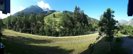 6 Pers Cosy apartment  with suny South view close ski slopes and the river