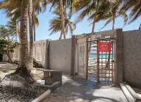 Beachfront Oceanview 1-bedroom condo with balcony, parking, wifi, AC