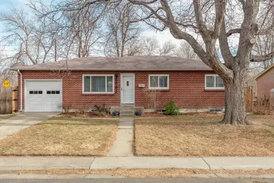 EXPLORE CO-Central fam home with large backyard! Hotels near The Well House Assisted & Senior Living of Arvada