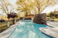 Tremont Lodge & Resort - Pools