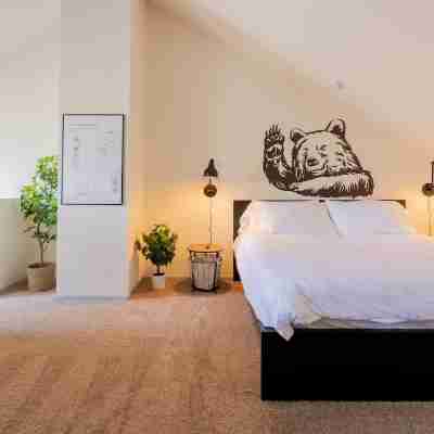 Cozy 2BR condo w/ valley views Rooms