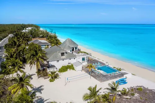 OCEANFRONT,  with spectacular infinity pool on Tar Bay.  An Exuma paradise.