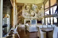 Private Luxury on 8acers with Amazing views and Spacious Accommodations