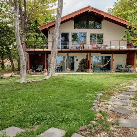 Beautiful Beachfront 4 bedroom Beachhouse with pool