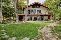 Beautiful Beachfront 4 bedroom Beachhouse with pool