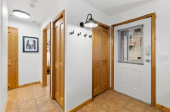 Cozy retreat. Ski in/Ski out. Private Hot Tub.