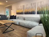 Grandiose!, Ground floor, 3 Bedrooms! Vue Chateau!!! Renovated, Air-conditioned, Free parking