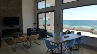 4 bedroom ocean front house in Las Conchas