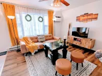 Balcony/Patio/ Fenced Yard/ Attached Garage/near Beach, Park /close to Chicago Hotels in Chesterton