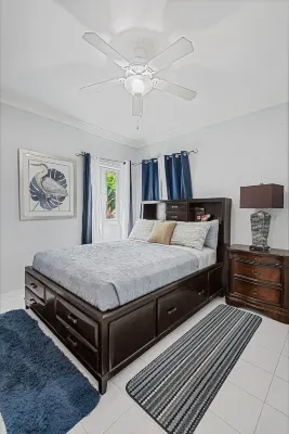 Island Retreat in gated community- 5 mins from the beach  호텔