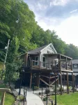 The Red Dog Chalet Couples Retreat w/ Hot Tub