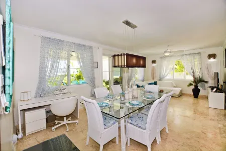 Playa Turquesa K-101- Premier Beachfront Ocean/Garden View 100mbps Wifi