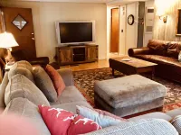 Secluded Cabin + Guest House with *Private Dock' at West End of Lake Taneycomo