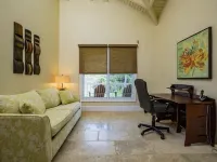 OCEANFRONT LUXURY VILLA, 4900sf, 4br, 4bth, billiards and Gym Hotels in Northcentral