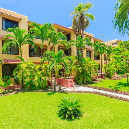 Isla Mujeres Condo #17 at Nautibeach- Playa Norte Beachfront, Pool, Walk to Town