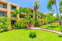 Clean, Immaculate Beachfront 2nd Floor Condo #17 at Nautibeach