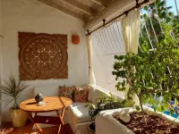 Large Secure 2 Bedroom Apartment with large pool steps to Mullins Beach