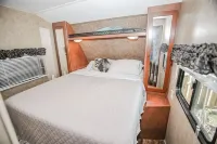 (RV2) Paradise in Sargent. Saltwater canal, minutes to ICW and beach.