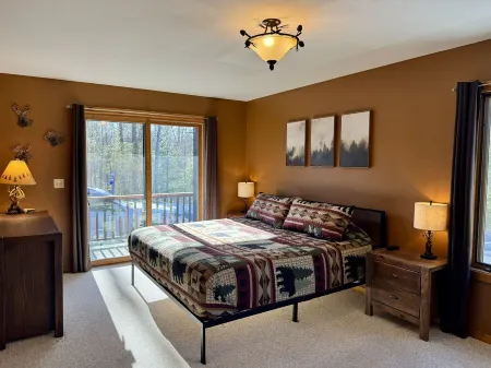 Dog friendly, lakefront home perfect for families