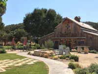 The Farmhouse @ Four Lanterns Winery Hotels near Kiler Ridge Olive Farm