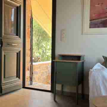 Detached comfortable stone house with wonderful views 10 min from the sea Rooms