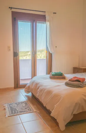 Villa Francesca  with a private pool and gardens - Walking distance available