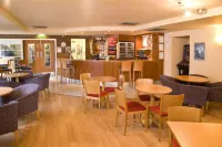 Premier Inn London Elstree / Borehamwood Отели в г. Элстри