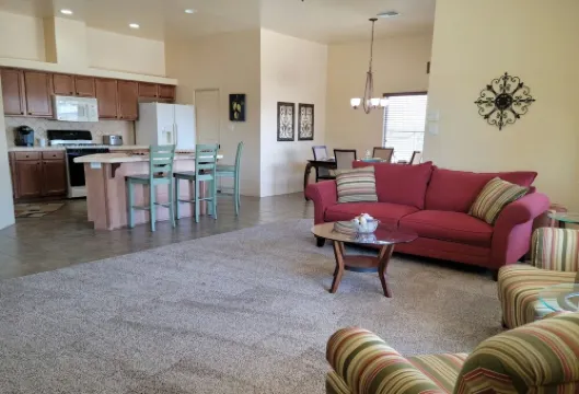 Desert Oasis - 4BR/2BA Home with Pool & Spa 福瑞娜麓山酒店