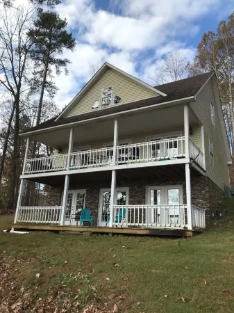 Spacious House 2 Huge Balconies with Fantastic Views! Close to Aqua Marina!