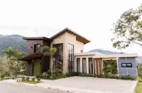 Luxury Mountain villa, Jarabacoa Hotels near La Confluencia