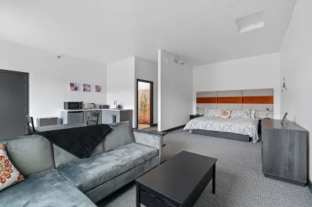 Lutum @ The Cobblestone - Handicap Accessible