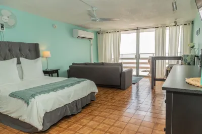 Spectacular ocean views. Ideal for ecotourists. Walk to excursions for Bio Bay