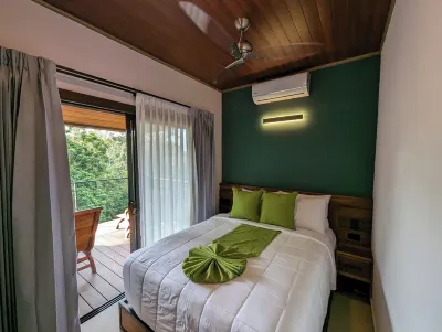 Cozy villa with AC, jacuzzi, WiFi near La Fortuna and Arenal Volcano, Costa Rica