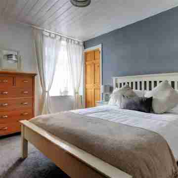 Cosy 1800s Mole Cottage Rooms