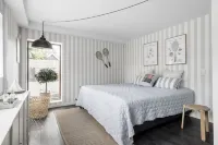 Cosy summer cottage with private beach access