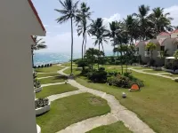 Beach front condo! Best spot to kite!! Beach lovers paradise! Nanny Estates