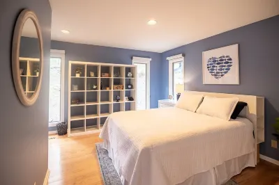 Connestee Falls Lake Front with Hot Tub, Family Friendly, Mountain living!