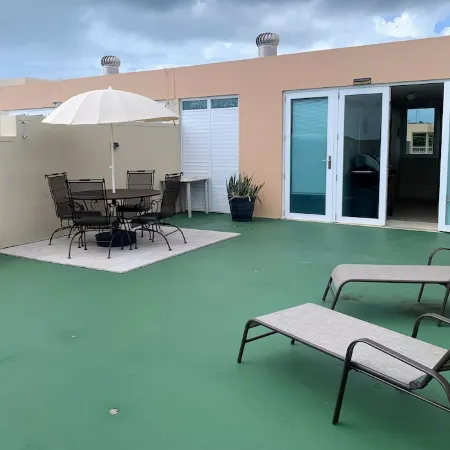 Spacious 3 bedrooms penthouse, near Combate Beach: Pools, Fun & Amazing Sunsets