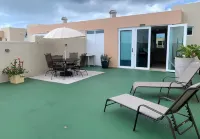 Spacious 3 bedrooms penthouse, near Combate Beach: Pools, Fun & Amazing Sunsets