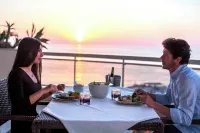 拉霍亞套房飯店