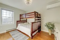 Niantic Duplex w/ Deck < 1 Mi to Beach + Boardwalk - 3-Star