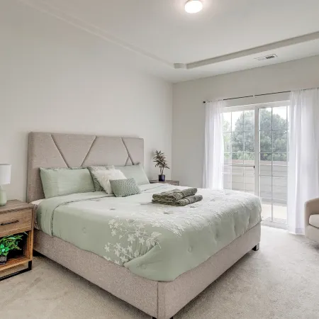 Seasonal Pool, Balcony Quiet and Cozy Aurora Condo!