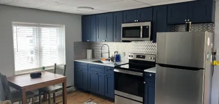 GREAT LOCATION Beach block recently upgraded great condo with huge private deck. Отели рядом с достопримечательностью «Wildwood Boardwalk»