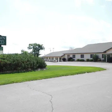 Shiretown Inn & Suites