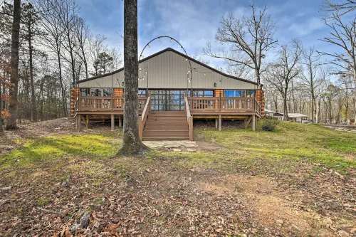 Hidden Oaks Broken Bow Vacation Rental, Pets OK! - parking