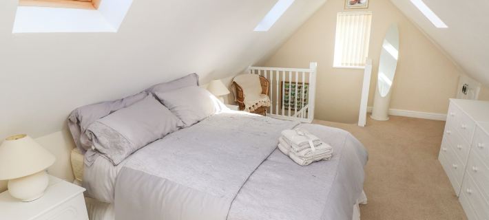 Ffau'r Ddraig Hotels in Llanelli