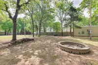 5 Blocks to Beach Access: Sanders Island Getaway! - 2-Star